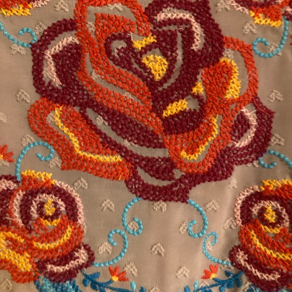 Savanna Jane Embroidered Floral Blouse - Picture 6 of 7